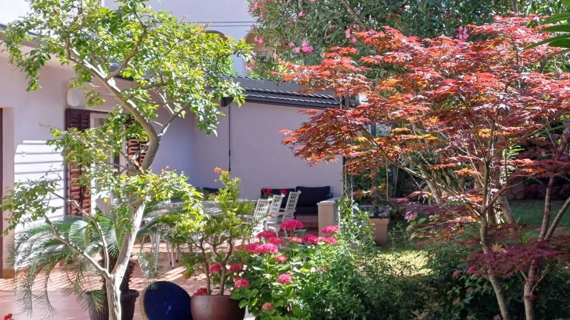 Sunny Street Holiday Home