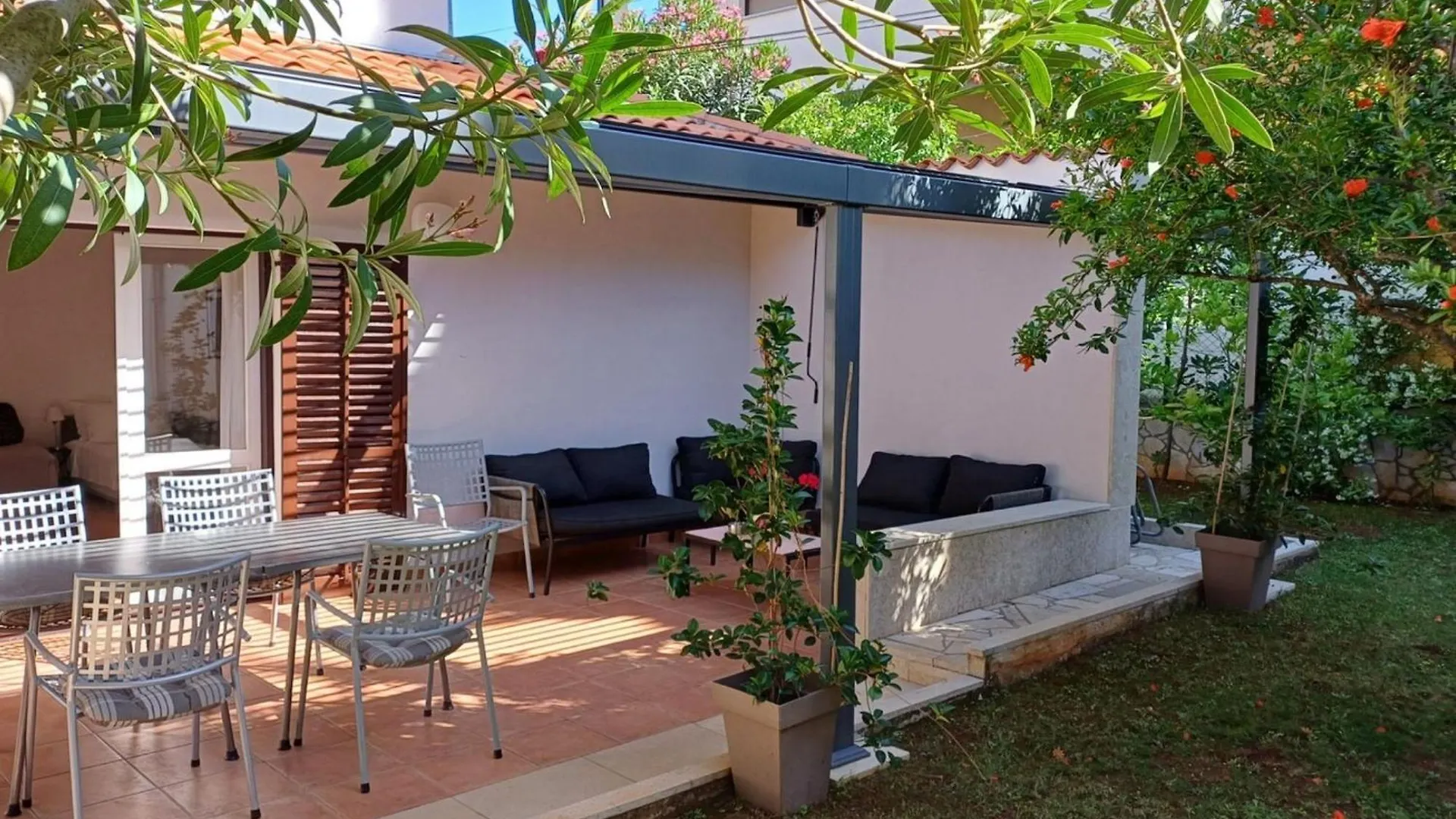 Sunny Street Holiday Home