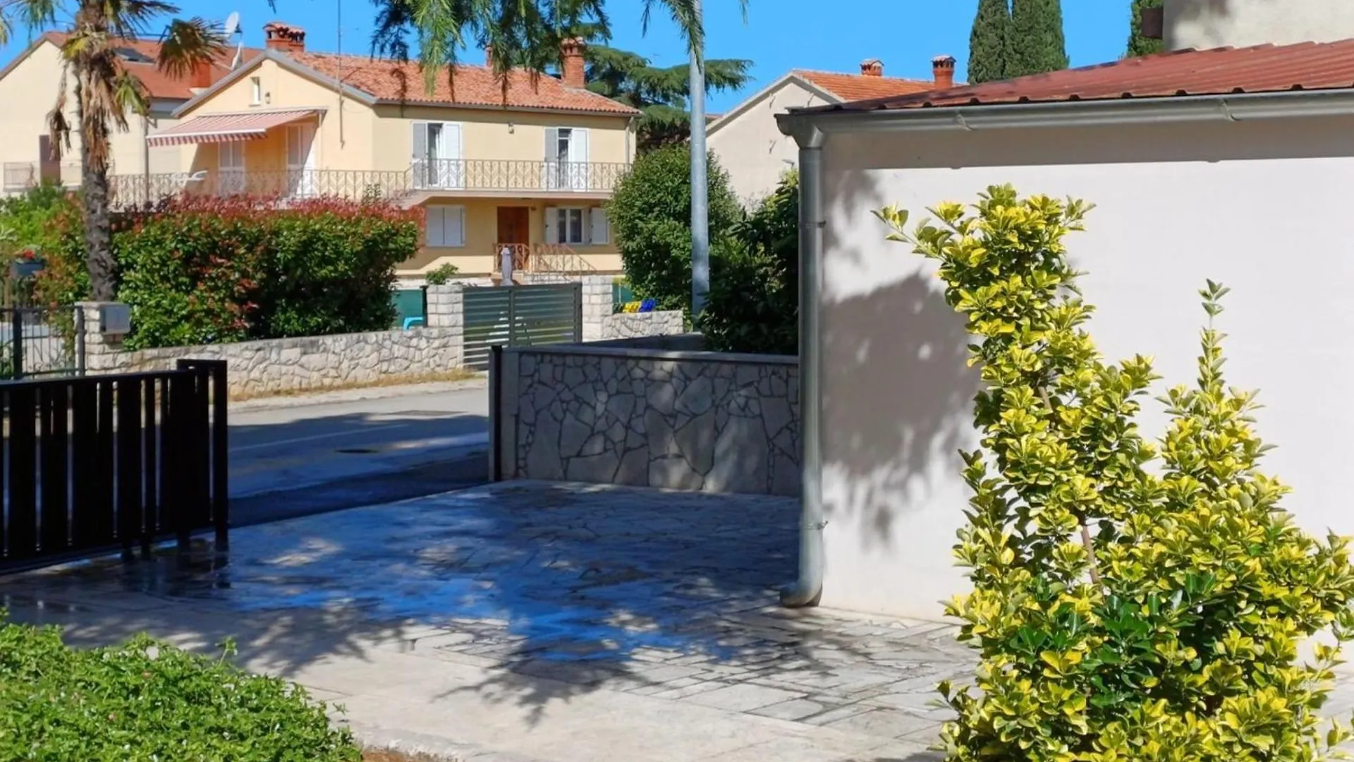 Sunny Street Holiday Home
