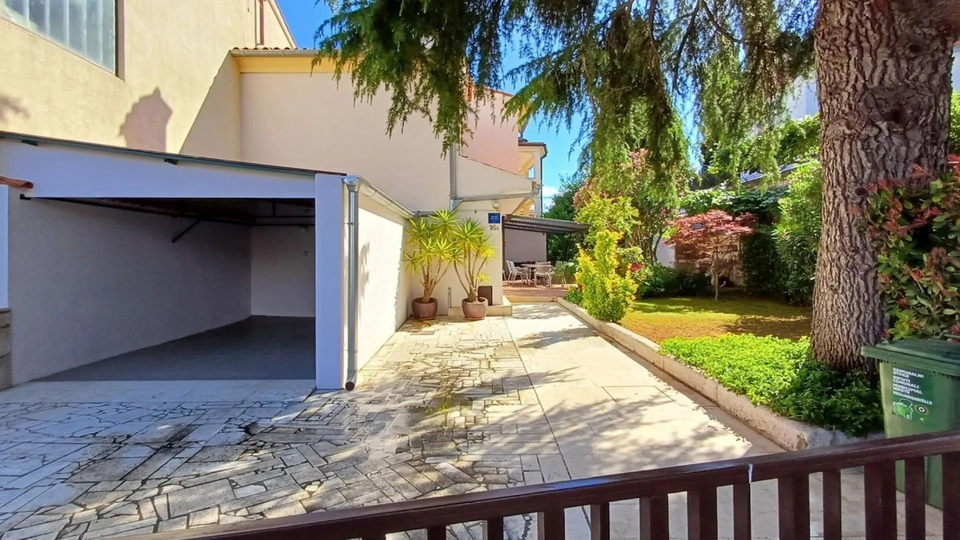 Επικοινωνία με το Sunny Street Holiday Home